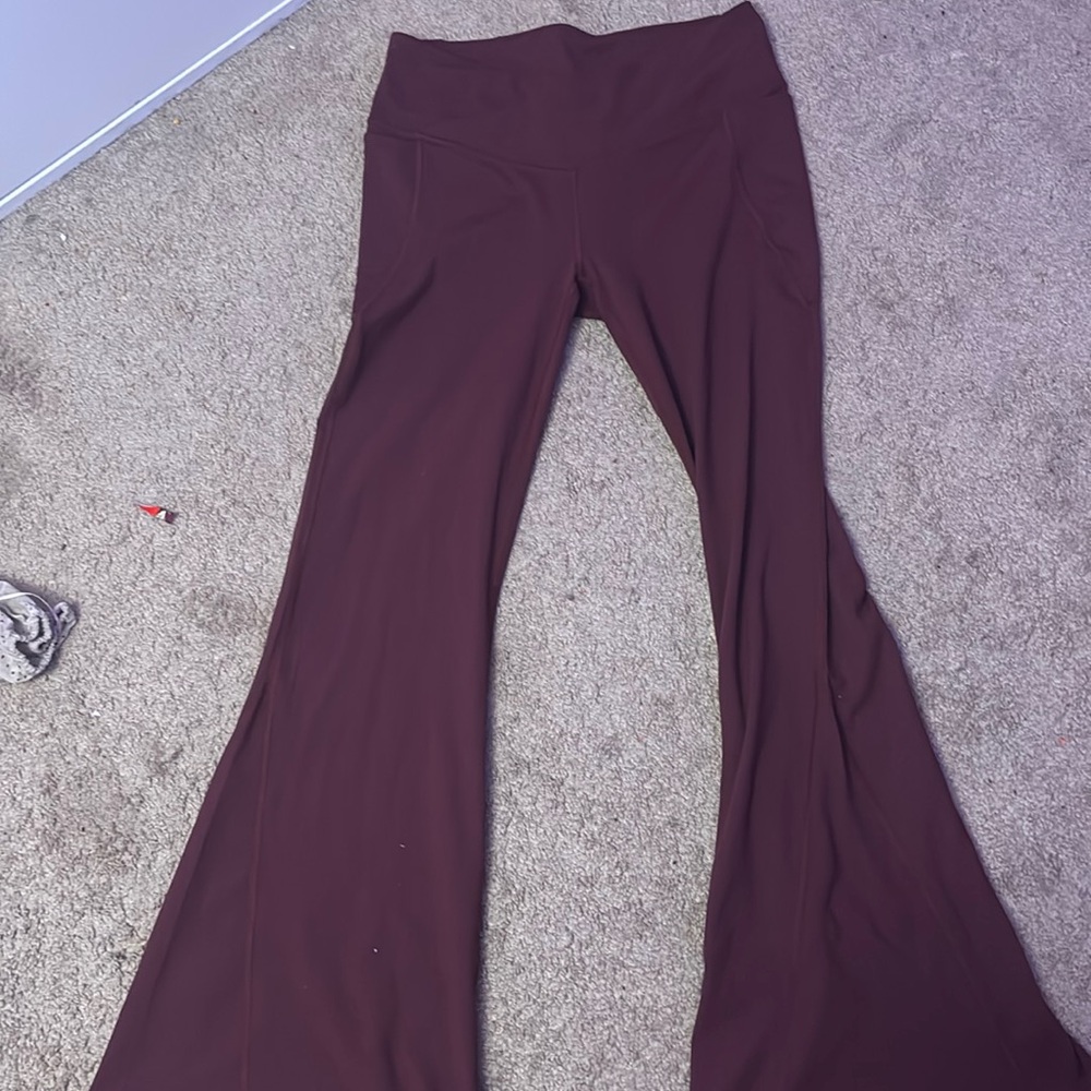 Fabletics maroon flare leggings